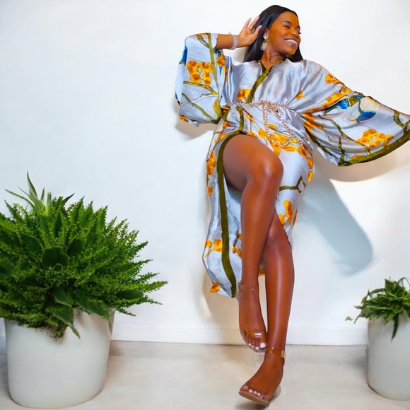 NEW The Madrid Off The Shoulder with Dolman Sleeves Dress - Picture 5 of 16